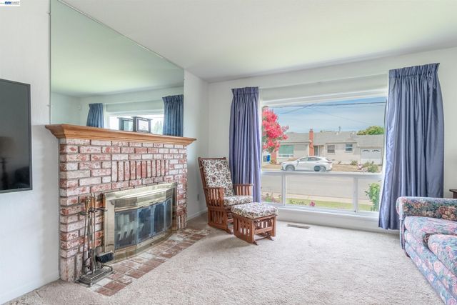 15209 Farnsworth St, San Leandro, CA 94579