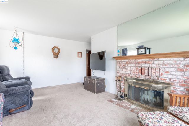 15209 Farnsworth St, San Leandro, CA 94579