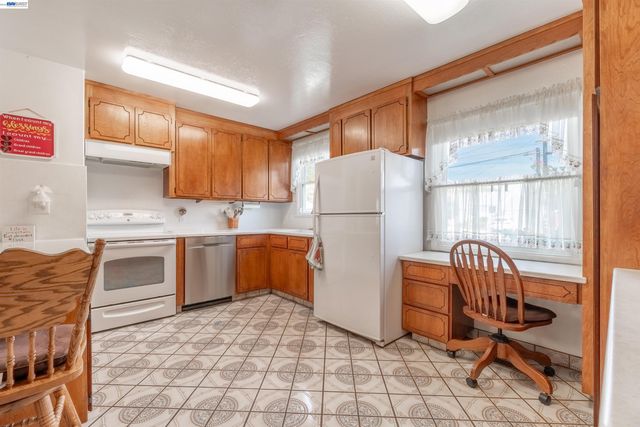 15209 Farnsworth St, San Leandro, CA 94579