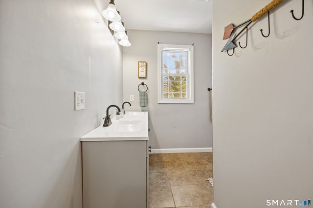 101 Sunset Drive, Derby, CT 06418