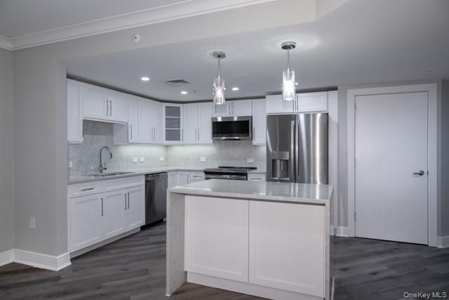 100 Glen Street N2220, Glen Cove, NY 11542