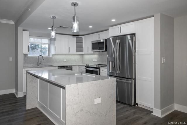 100 Glen Street N2220, Glen Cove, NY 11542