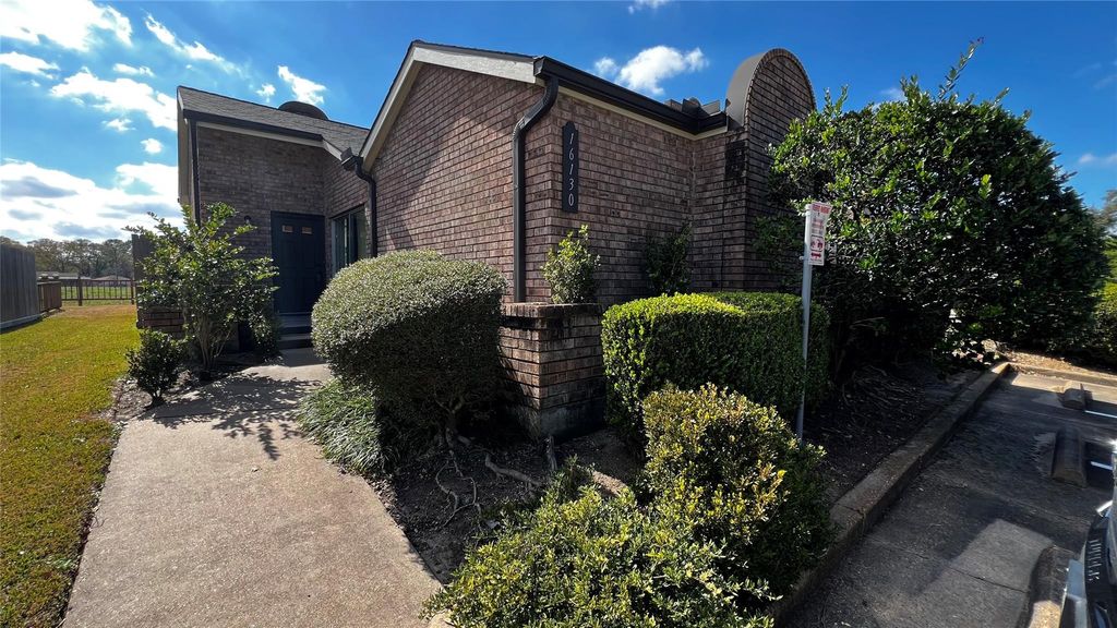 16130 Seahorse Drive, Houston, TX 77062