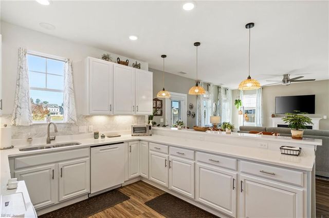 1924 Briton LN, Chesapeake, VA 23322