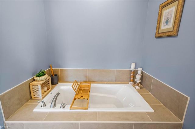 1924 Briton LN, Chesapeake, VA 23322