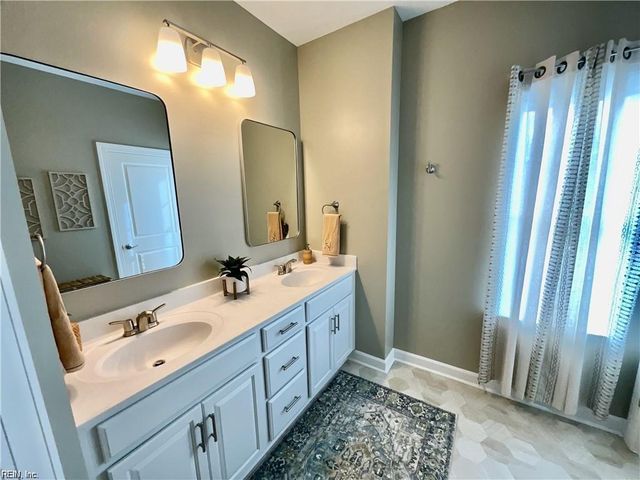 1924 Briton LN, Chesapeake, VA 23322