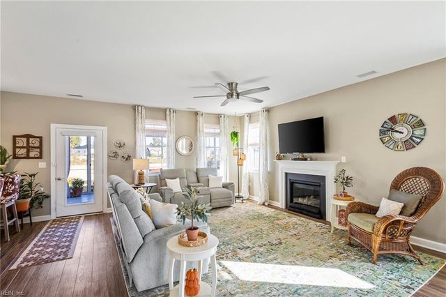 1924 Briton LN, Chesapeake, VA 23322