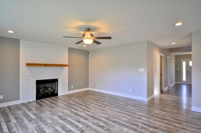 1688 RAINS RD, Clarksville, TN 37042