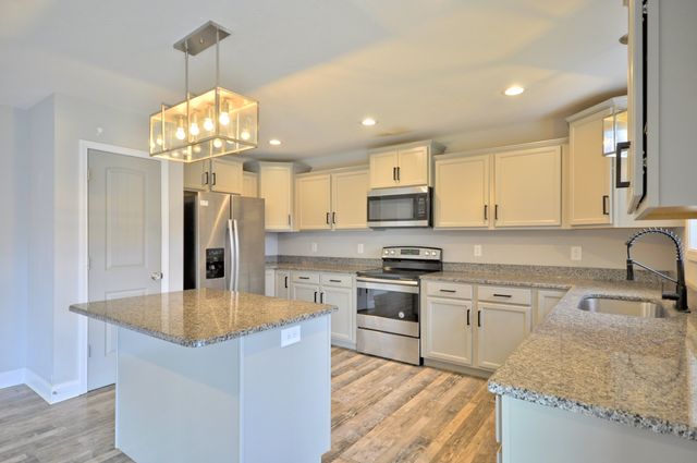 1688 RAINS RD, Clarksville, TN 37042