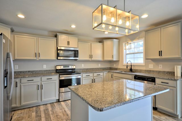 1688 RAINS RD, Clarksville, TN 37042