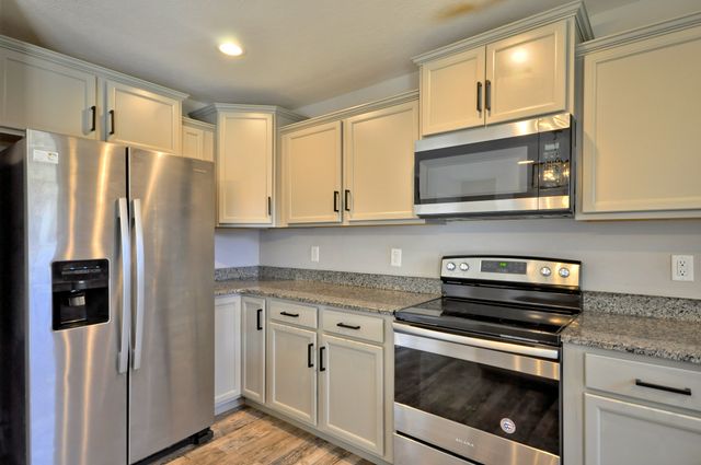 1688 RAINS RD, Clarksville, TN 37042