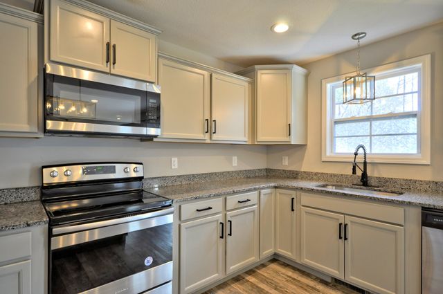 1688 RAINS RD, Clarksville, TN 37042