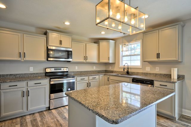 1688 RAINS RD, Clarksville, TN 37042