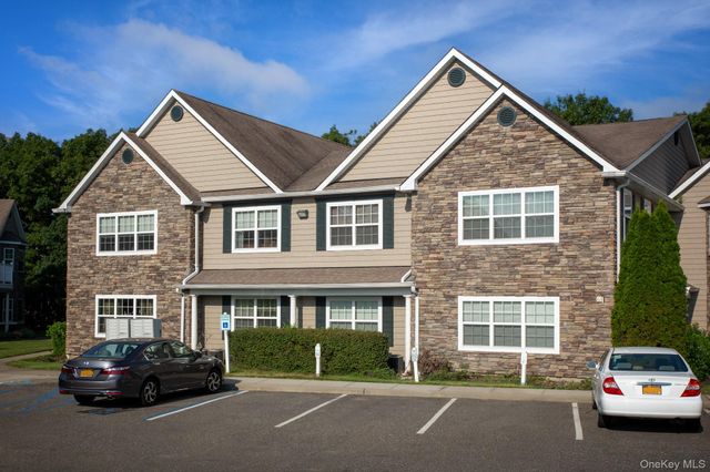 315 Adams Way 315, Sayville, NY 11782