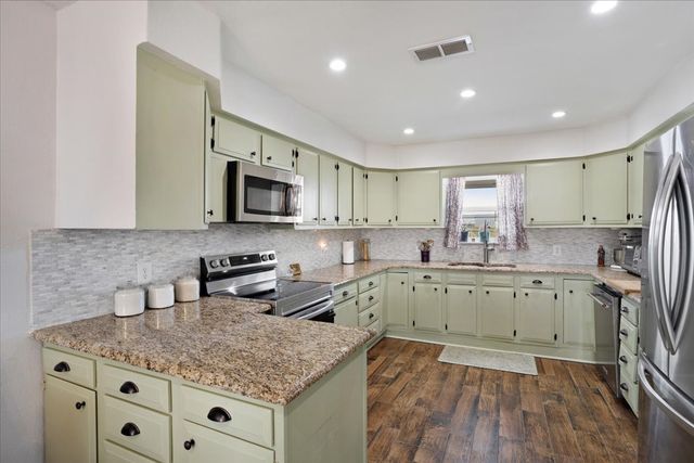 698 Hackberry, Van Alstyne, TX 75495