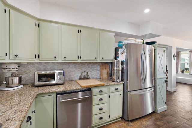 698 Hackberry, Van Alstyne, TX 75495