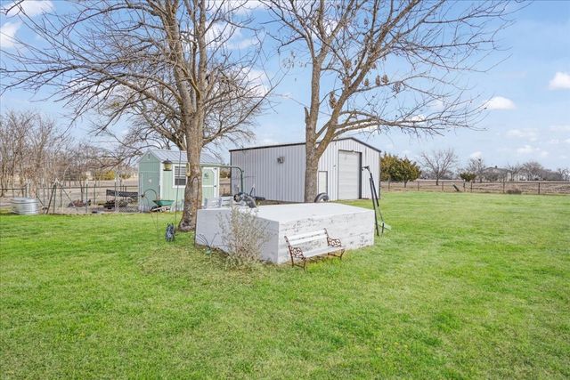 698 Hackberry, Van Alstyne, TX 75495