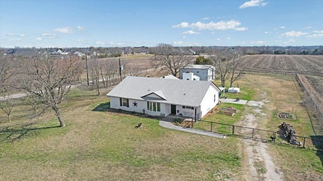 698 Hackberry, Van Alstyne, TX 75495