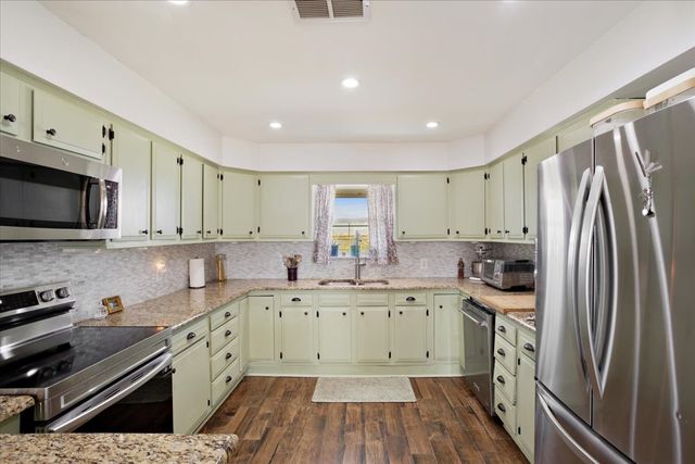 698 Hackberry, Van Alstyne, TX 75495