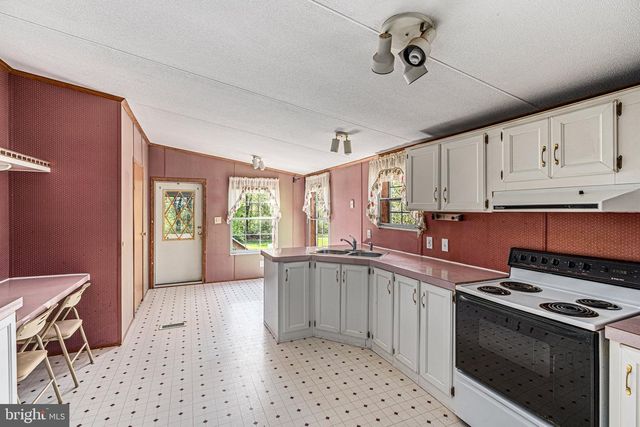 70 POPLAR DR, Boyertown, PA 19512