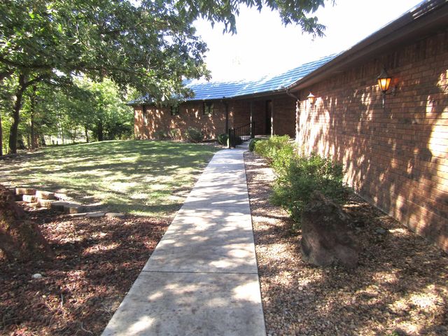 160 S Estates Dr, Salina, KS 67401