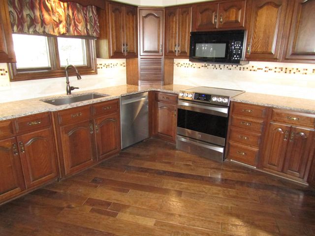 160 S Estates Dr, Salina, KS 67401