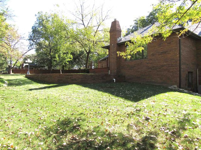 160 S Estates Dr, Salina, KS 67401