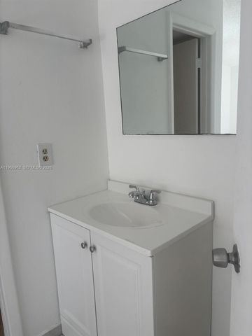 19715 SW 114th Ave 352, Miami, FL 33157