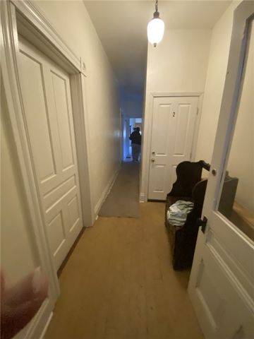 18 Saint John St, Mckees Rocks, PA 15136