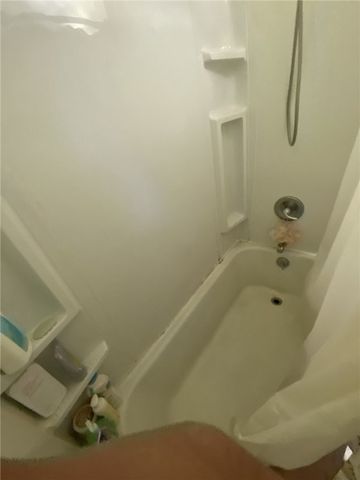 18 Saint John St, Mckees Rocks, PA 15136