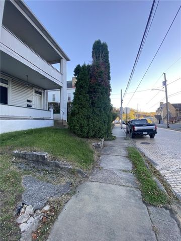 18 Saint John St, Mckees Rocks, PA 15136