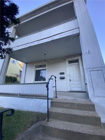 18 Saint John St, Mckees Rocks, PA 15136