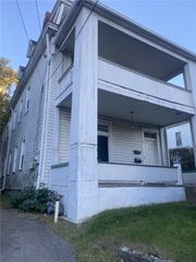 18 Saint John St, Mckees Rocks, PA 15136