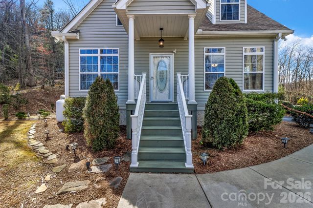 387 Goodview Drive, Hendersonville, NC 28792