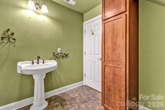 387 Goodview Drive, Hendersonville, NC 28792