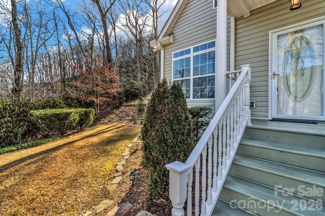387 Goodview Drive, Hendersonville, NC 28792