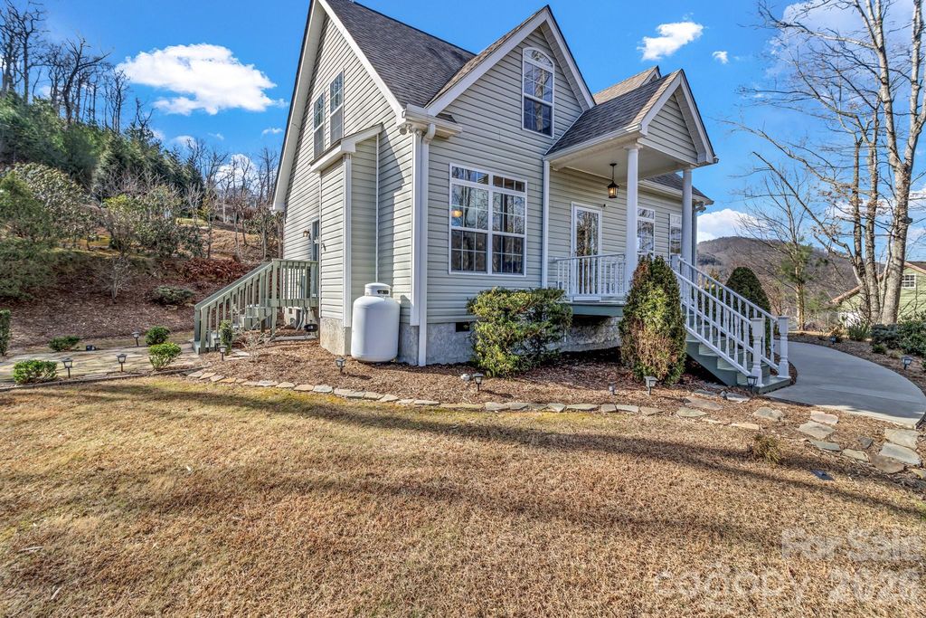 387 Goodview Drive, Hendersonville, NC 28792