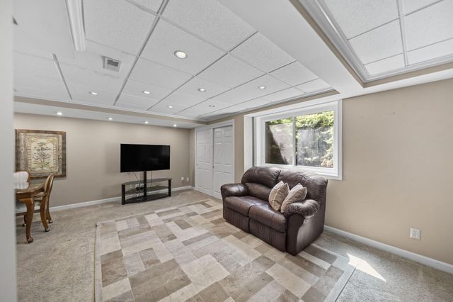 5049 Glenaire Drive, Dublin, OH 43017