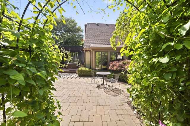 5049 Glenaire Drive, Dublin, OH 43017