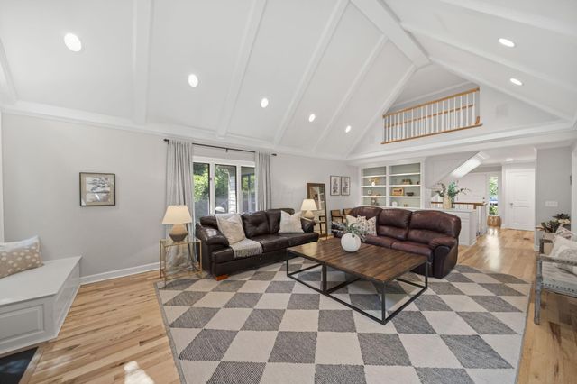 5049 Glenaire Drive, Dublin, OH 43017