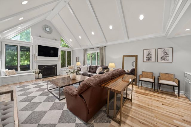 5049 Glenaire Drive, Dublin, OH 43017