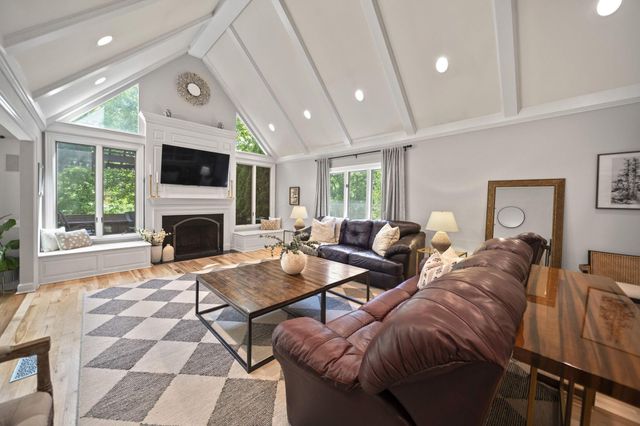 5049 Glenaire Drive, Dublin, OH 43017