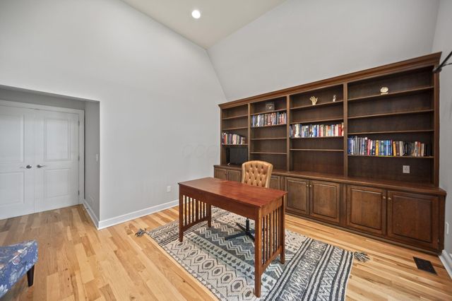 5049 Glenaire Drive, Dublin, OH 43017