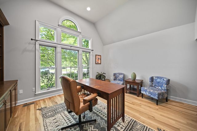 5049 Glenaire Drive, Dublin, OH 43017