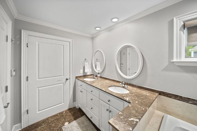 5049 Glenaire Drive, Dublin, OH 43017