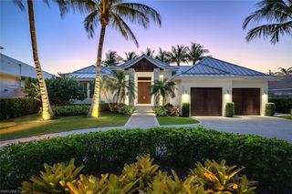 1880 SANDPIPER ST, Naples, FL 34102