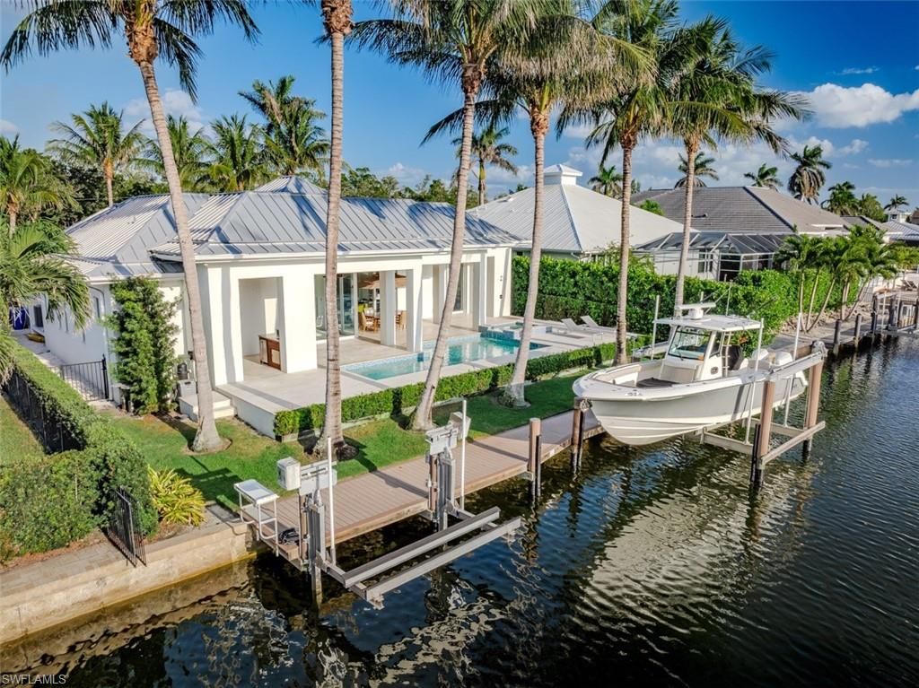 1880 SANDPIPER ST, NAPLES, FL 34102 — photo 2