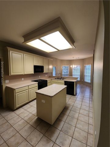 3920 Park Hurst, Bryan, TX 77802