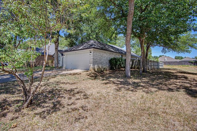 1033 Oak Valley Road, Burleson, TX 76028