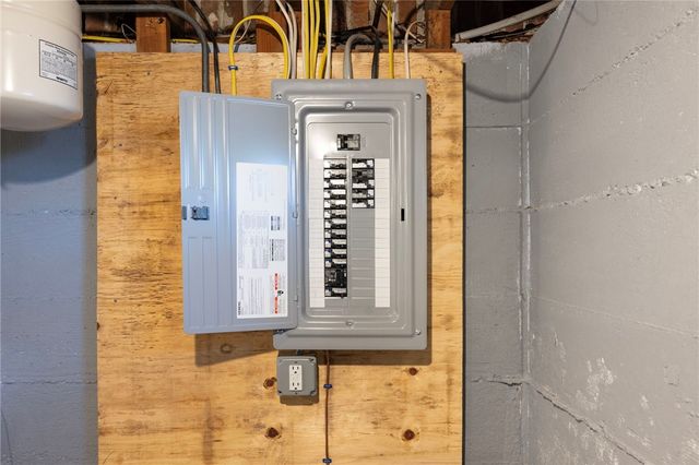 17 Loring Street, Cranston, RI 02920